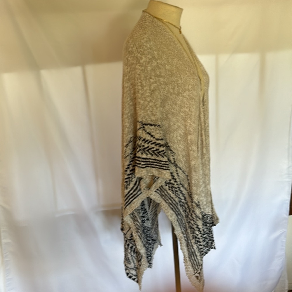 Open Poncho - Picture 2 of 9